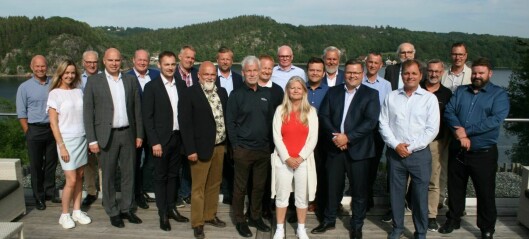 100,000t fish farm's industry partners meet on site