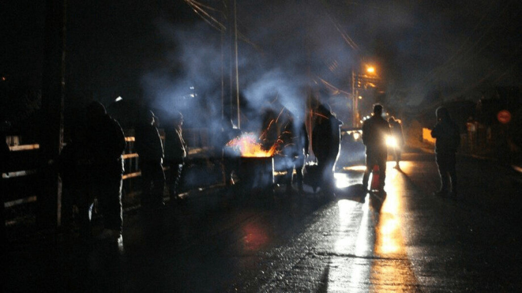 A roadblock in Quellón. Social unrest has reduced the amount of salmon exported from Chile in recent weeks.