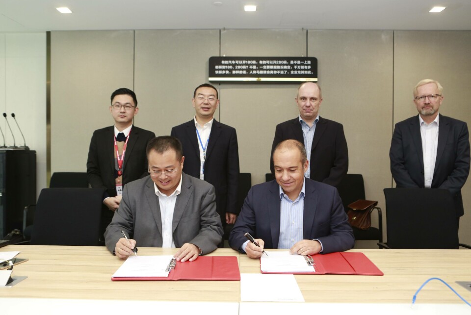 Standing from the left: Ricle Chen, Business Development, Tongwei; Yuan Shihua, Chairman of the Board, BioMar-Tongwei; Henrik Aarestrup, Vice President Emerging Markets, BioMar Group; Niels Alsted, Vice President Asia, BioMar GroupSitting: Guo Zhongyi, CEO, Tongwei and Carlos Diaz, CEO BioMar Group