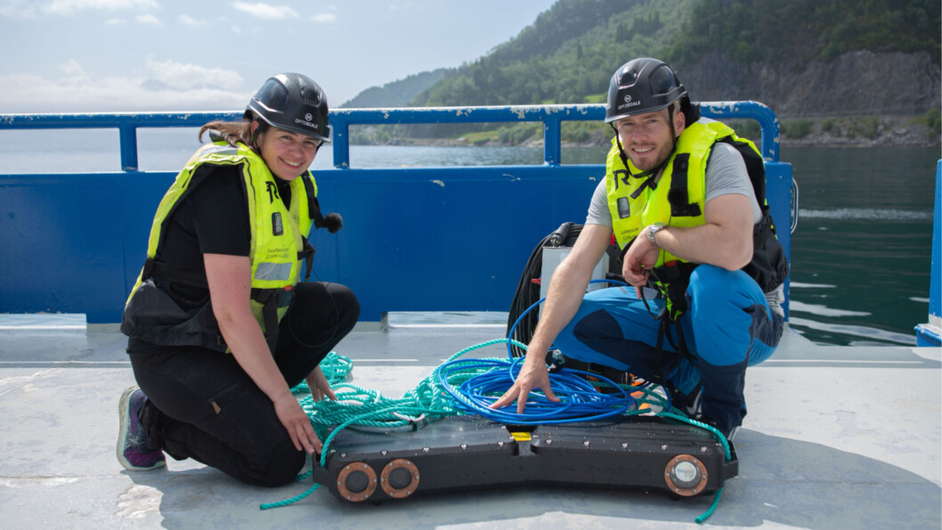 Optoscale chief technology officer Ragnhild Hollup and chief executive Sven Jørund Kolstø with a Bioscope. Photo: Optoscale. Optoscale chief technology officer Ragnhild Hollup and chief executive Sven Jørund Kolstø with a Bioscope. Photo: Optoscale.