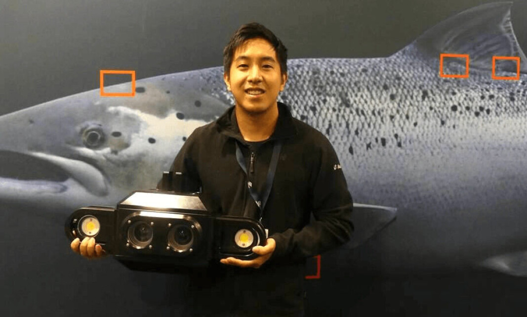 Aquabyte chief executive Bryton Shang shows the company's cage camera at Aqua Nor 2021 in Trondheim. Aquabyte chief executive Bryton Shang shows the company's cage camera at Aqua Nor 2021 in Trondheim.
