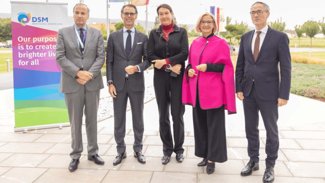 From left: DSM supervisory board chair Thomas Leysen, DSM co-CEOs Dimitri de Vreeze and Geraldine Matchett, Lower Austria governor Johanna Mikl-Leitner and Dutch ambassador to Austria Aldrik Gierveld mark the one-year anniversary of Biomin and sister company Romer Labs as part of DSM at DSM Austria headquarters in Getzersdorf. Photo: DSM. From left: DSM supervisory board chair Thomas Leysen, DSM co-CEOs Dimitri de Vreeze and Geraldine Matchett, Lower Austria governor Johanna Mikl-Leitner and Dutch ambassador to Austria Aldrik Gierveld mark the one-year anniversary of Biomin and sister company Romer Labs as part of DSM at DSM Austria headquarters in Getzersdorf. Photo: DSM.