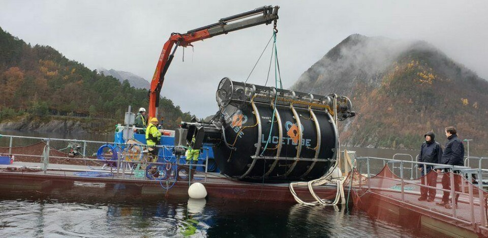 The LiceTube being lowered into a test cage at the Marine Research Institute at Matre in Hordaland, Norway. Photo: CLT Solutions.