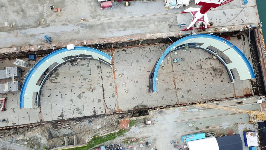 Exclusive drone video from the construction of the first Aquatraz cage at Fosen Yard at Kvithylla in Trøndelag. Video filmed by: Fosen Yard Exclusive drone video from the construction of the first Aquatraz cage at Fosen Yard at Kvithylla in Trøndelag. Video filmed by: Fosen Yard