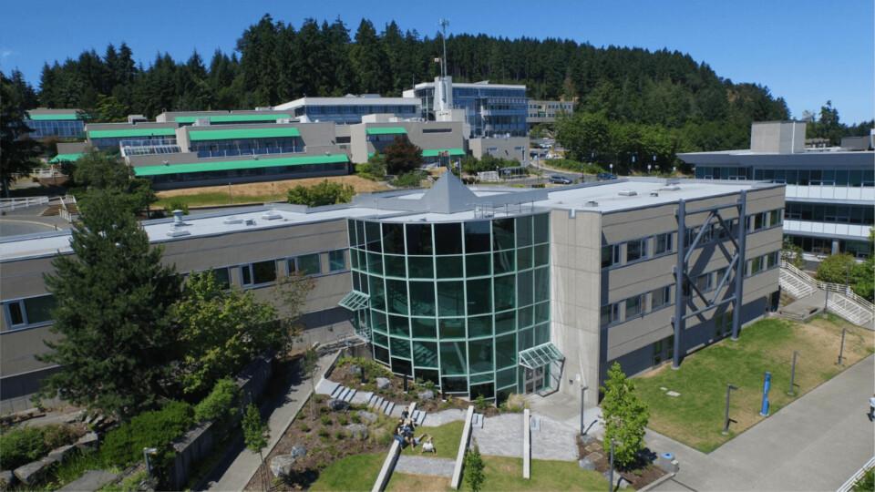 Exterior of the Vancouver Island University (VIU) campus. Image: VIU.