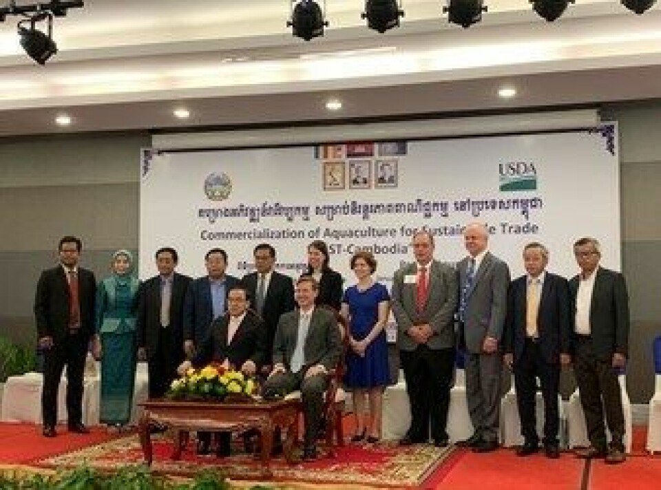 Front row (left to right): Minister of Agriculture, Forestry and Fisheries Veng Sakhon and U.S. Chargé d’affaires of the U.S. Embassy in Cambodia Michael Newbill at the launch of CAST.  Back row: Representatives of the Cambodian government, U.S. State Department, CAST partner organizations. Image: Farms.com
