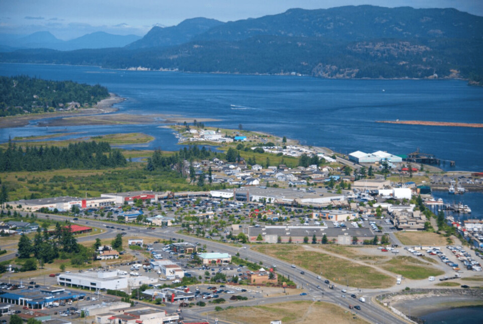 Vancouver Island town backs aquaculture