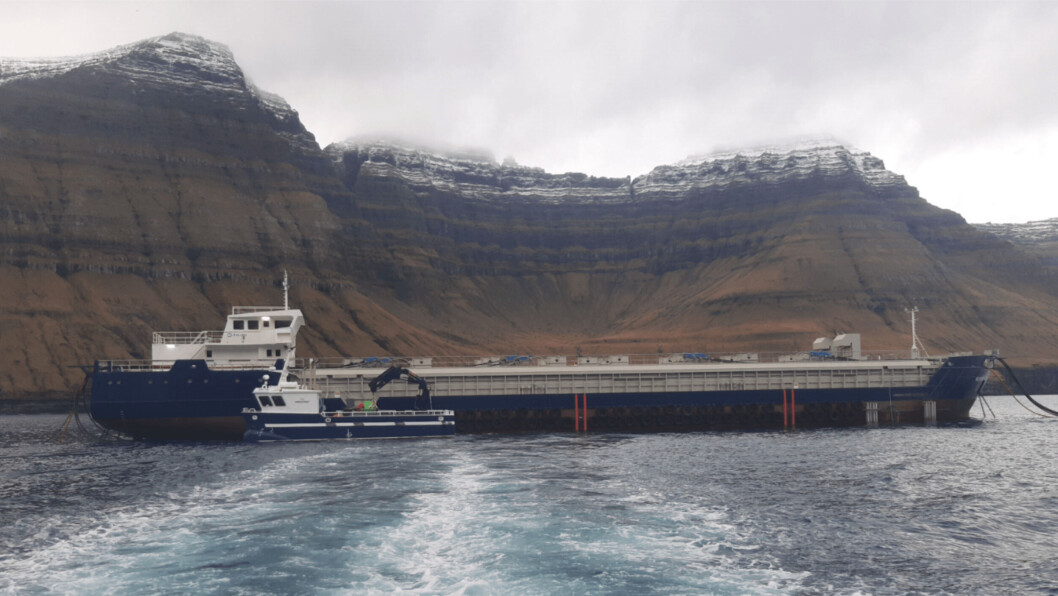 The Bakkafrost ship-type feed barge that is now supplied with power from a 5.6km cable. Photo: JT electric. The Bakkafrost ship-type feed barge that is now supplied with power from a 5.6km cable. Photo: JT electric.
