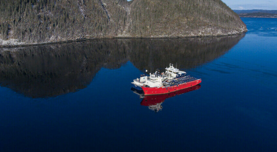 A CleanTreat vessel (red hull) filtering Ectosan Vet lice treatment residues from water from a wellboat in Norway. A trial has shown that CleanTreat could also be used in Scotland in conjunction with Salmosan Vet treatments.