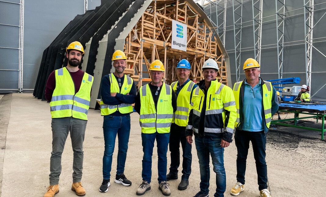 Bluegreen and SalMar. From left: Project manager Juan Carlos Torres, project manager Jon-Ivar Hovd, location manager Johannes Schjølberg (all SalMar), Nils-Johan Tufte, partner/CEO, Geir Andresen, partner/COO and Elg Ragnar Thunes, partner/ HSE and HR manager (all Bluegreen). Bluegreen and SalMar. From left: Project manager Juan Carlos Torres, project manager Jon-Ivar Hovd, location manager Johannes Schjølberg (all SalMar), Nils-Johan Tufte, partner/CEO, Geir Andresen, partner/COO and Elg Ragnar Thunes, partner/ HSE and HR manager (all Bluegreen).