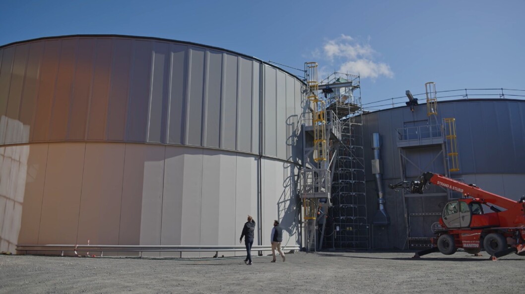 Phase 1 has 12 tanks, each of which contains 5,000-5,500 cubic metres of water. Phase 1 has 12 tanks, each of which contains 5,000-5,500 cubic metres of water.