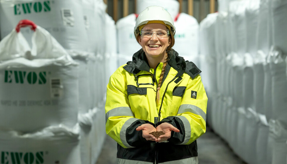 Aina-Elin Karlsen, factory manager at Cargill's factory in Florø, Norway, showing the feed designed for Salmon Evolution.