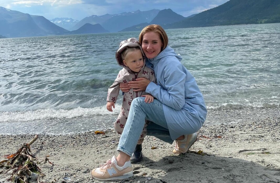 Yuliia Buhlak and her daughter Sofia are now safe in Norway, enabling her to resume efforts with salmon leather.