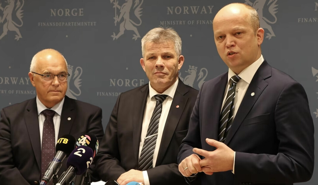 From left: Seafood Norway chairman Paul Birger Torgnes, fisheries minister Bjørnar Skjæran, and finance minister Trygve Slagsvold Vedum.