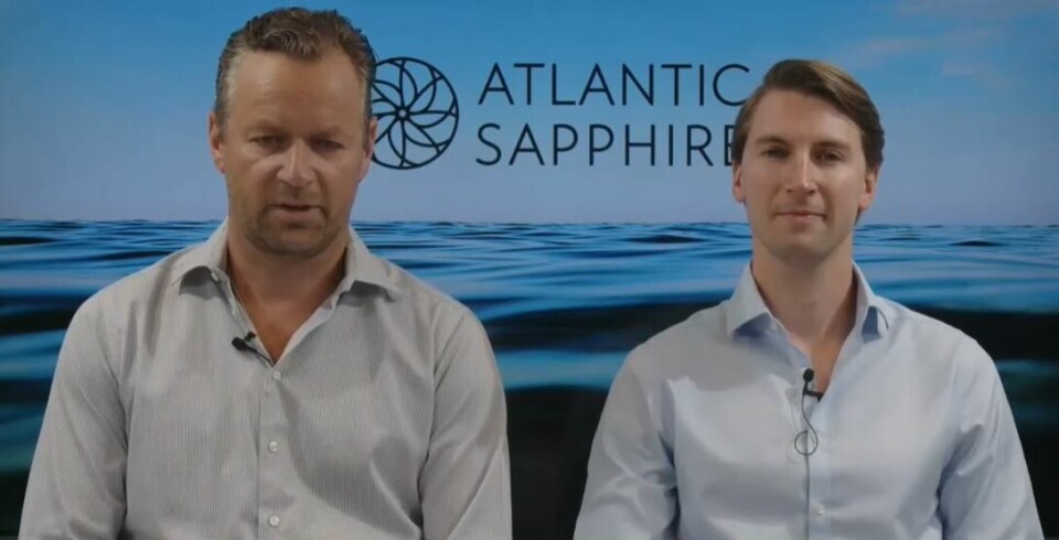 Johan Andreassen, left, and chief financial officer Karl Øystein Øyehaug present the 2022 report.