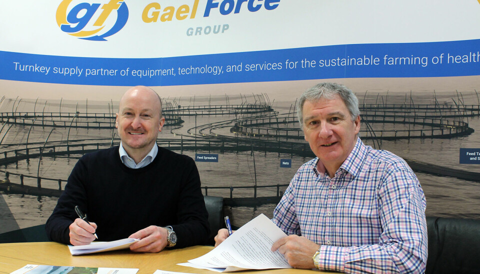 David Cunningham (Left) and Stewart Graham (R) sign an MoU.
