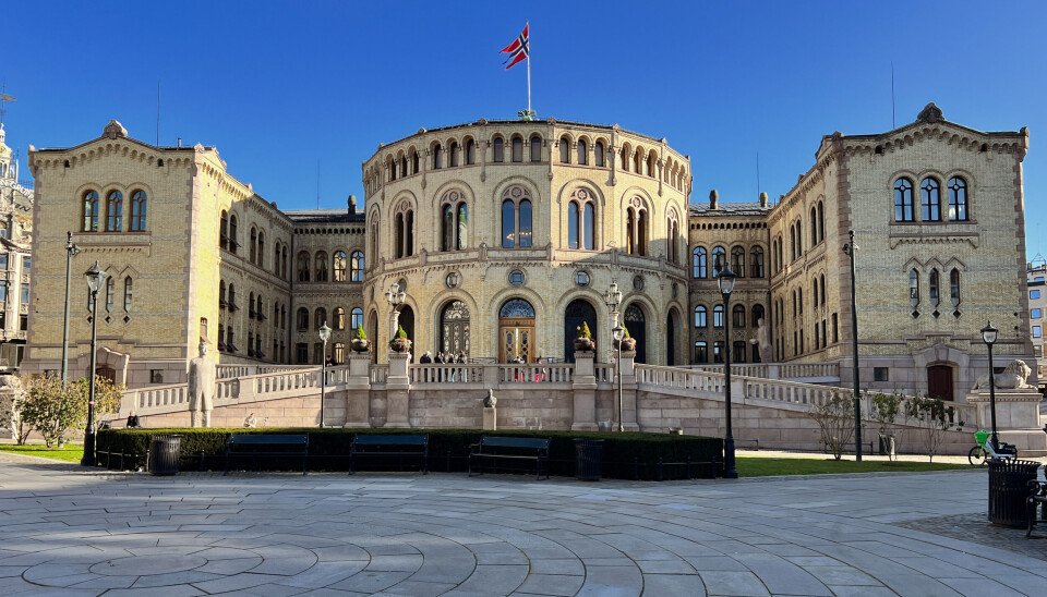 Six parties in Norway's parliament, the Storting, have backed changes to aquaculture regulation.