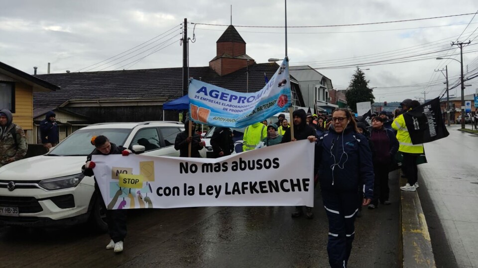 The march that included salmon workers in Quellón. The banner at the front translates as: 'No more abuses with the Lafkenche Law.'