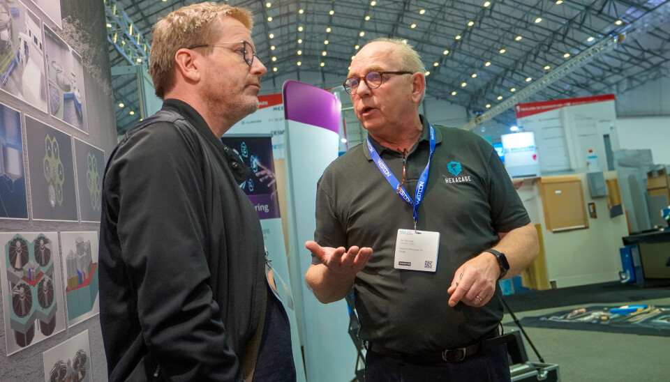 Ole Bennæs, partner in Westcon Hexacage, explains the company's concept during HavExpo in Bergen.