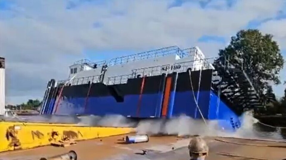 Watch Mowi's new feed barge make a splash in the Netherlands