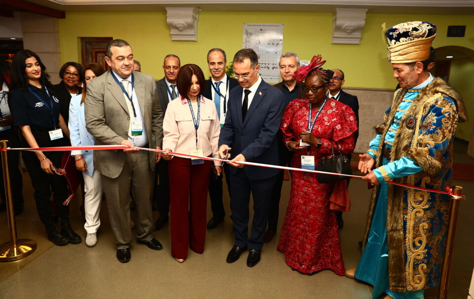 Tunisia’s agriculture and fisheries minister Ezzeddine Ben Chiekh cuts the ribbon to open the conference.
