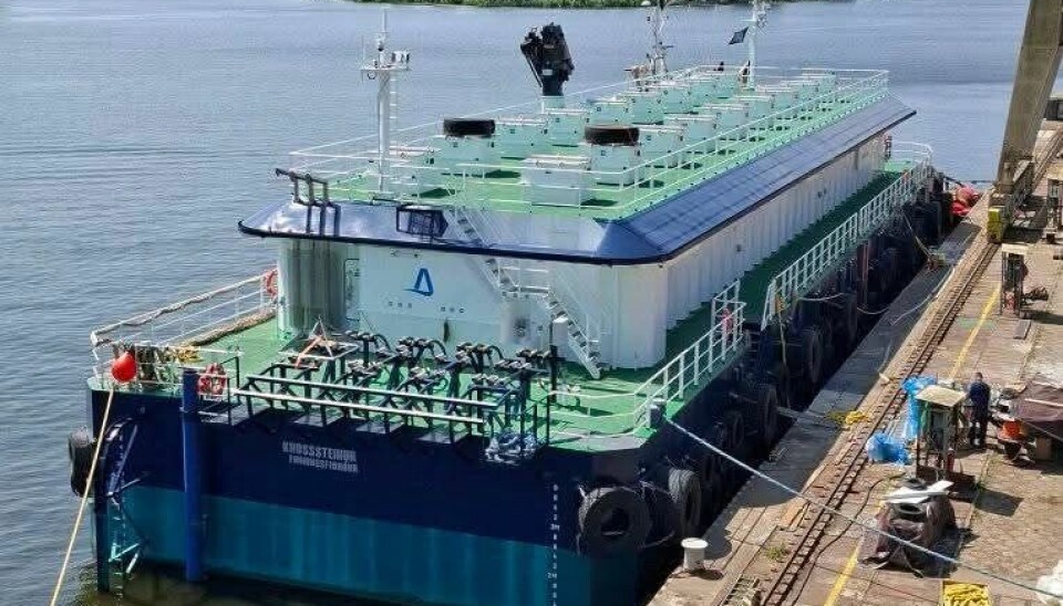 The world's largest feed barge is now being towed to one of Bakkafrost's locations.
