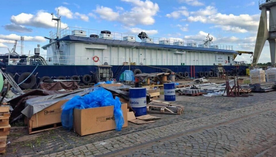 The barge has capacity for 1,100 tonnes of feed.