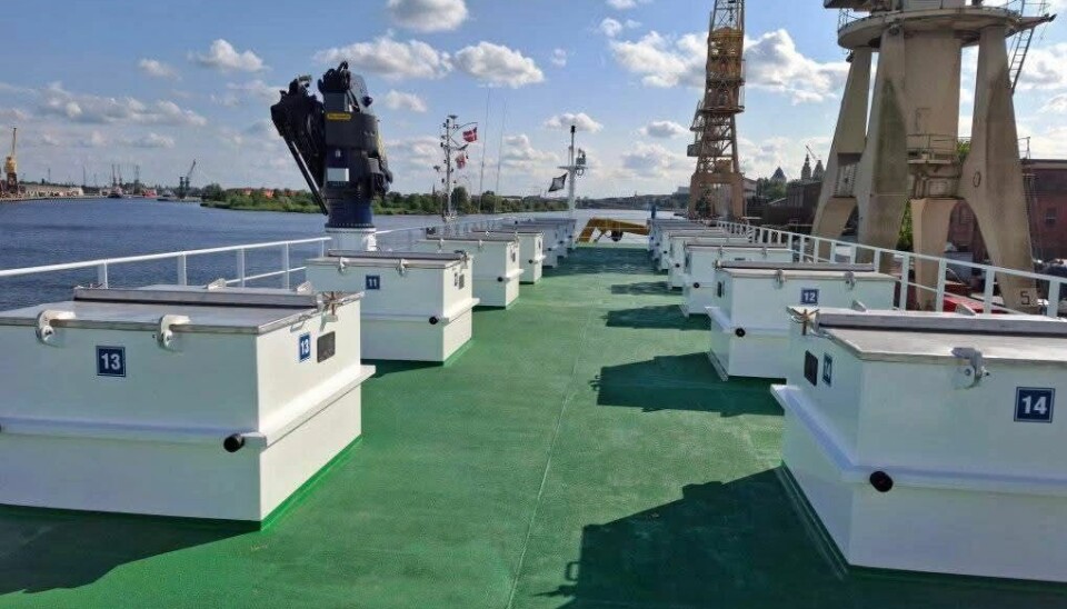 The barge can feed 24 pens simultaneously.