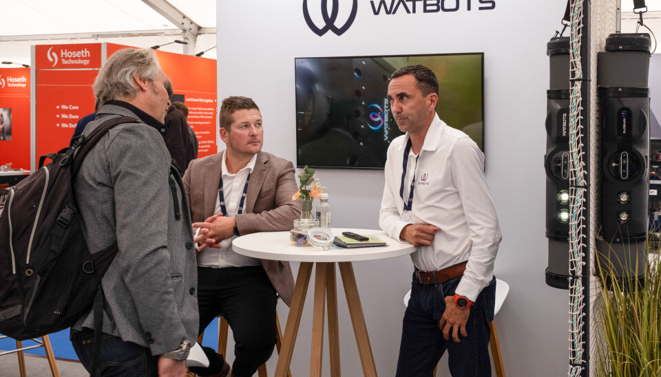 Many people wanted to talk to Watbots during the Aqua Nor fair.