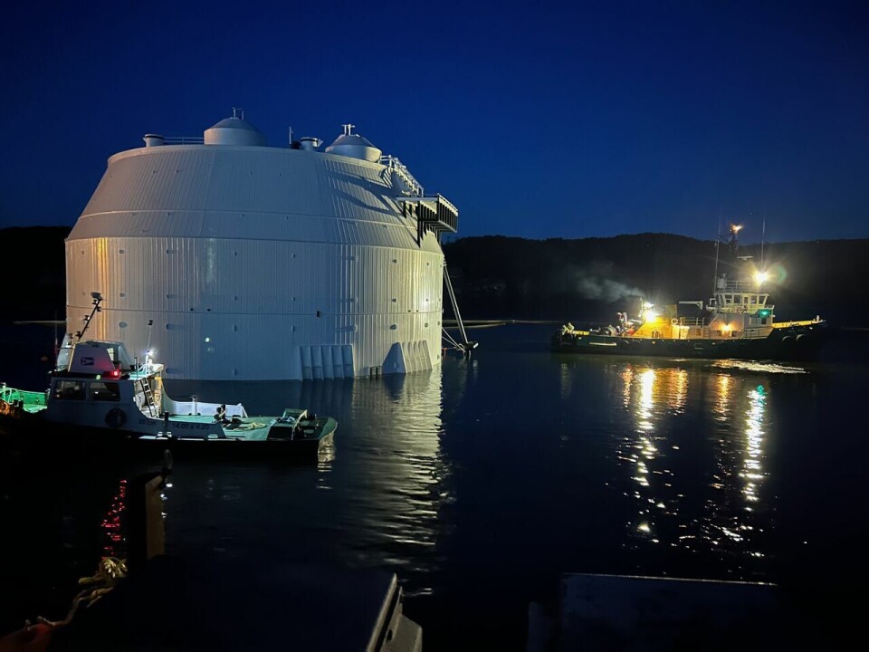 The 10K, Fishglobe's mid-sized globe, has been launched and is on its way from Telemark to Eydehavn in Arendal, where more tests and final touches await at fabrications yard Nymo, before it begins its long journey towards the Red Sea in November. Here the Globe is towed away from where it was built in the evening darkness.