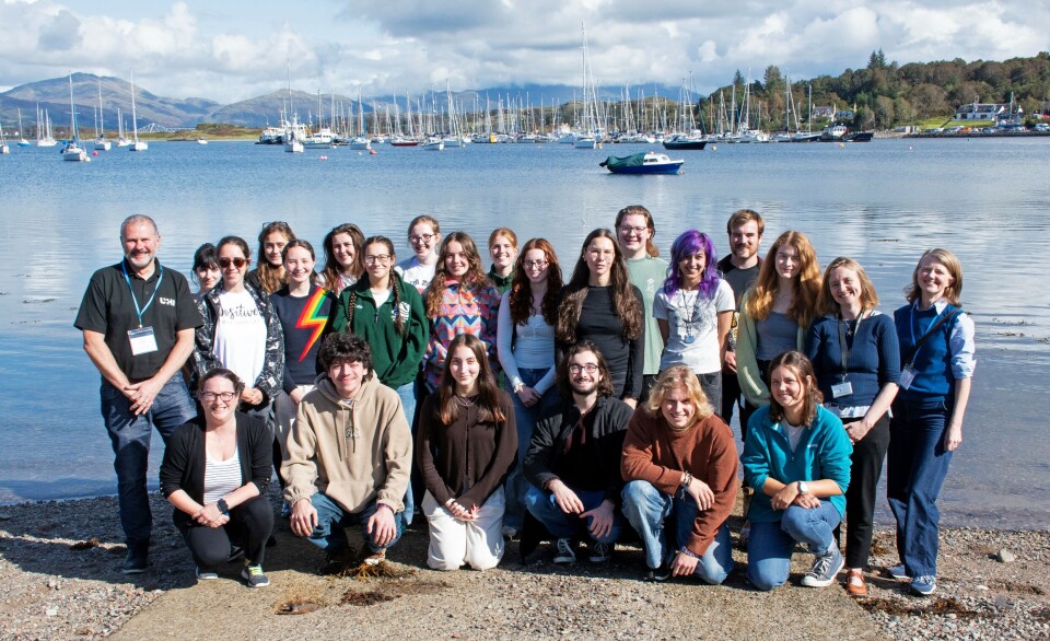 The 2025 intake of the Applied Marine Science MSci at SAMS, pictured with academic staff from SAMS, Ian Eisner of UHI Futures and Dr Jacqueline Nairn,
University of St Andrews, who was on the course’s external review panel.