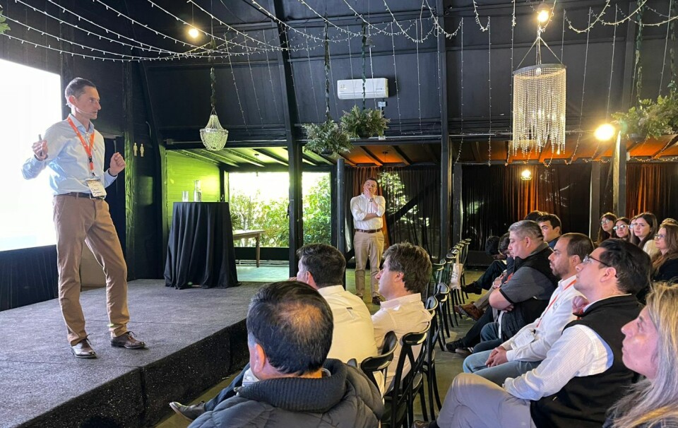 Daniel Jiménez, senior analyst at Aquabench, explains why injection of antibiotics can sometimes be better than oral delivery in tackling SRS in salmon.