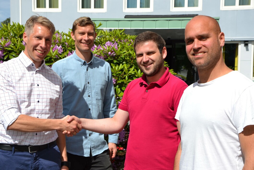 CageEye and Austevoll Melax are very pleased with the collaboration and look forward to testing the feeding system at the new site. From left: Kasper Løberg Tangen, COO in CageEye; Ole Fretheim, sales manager at CageEye; Nicolae Simion Cosmin, site manager for Klammerholmen, Austevoll Melax; João Martins, site manager, Austevoll Melax. Photo: Margarita Savinova. CageEye and Austevoll Melax are very pleased with the collaboration and look forward to testing the feeding system at the new site. From left: Kasper Løberg Tangen, COO in CageEye; Ole Fretheim, sales manager at CageEye; Nicolae Simion Cosmin, site manager for Klammerholmen, Austevoll Melax; João Martins, site manager, Austevoll Melax. Photo: Margarita Savinova.