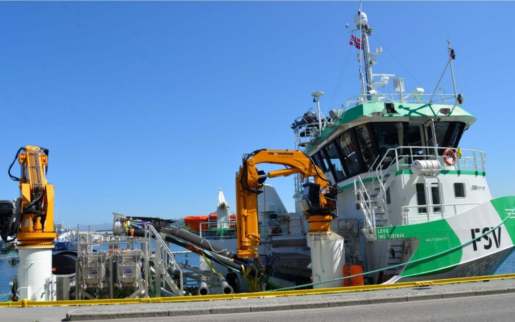FLS Avluser uses seawater flushing to remove lice in a closed environment. Photo: FLS. FLS Avluser uses seawater flushing to remove lice in a closed environment. Photo: FLS.
