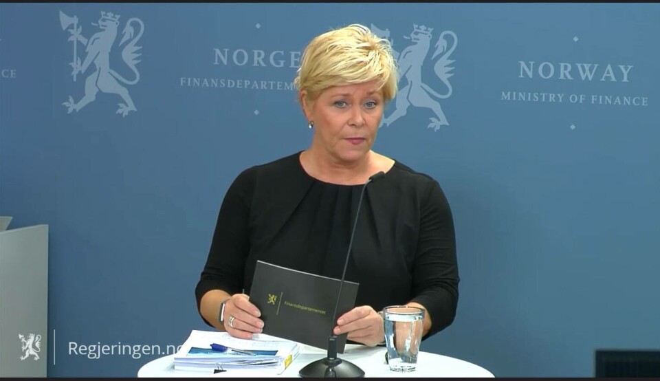 Norwegian finance minister Siv Jensen received a report on the taxation of aquaculture activities today. Screenshot: Regjeringen.no.