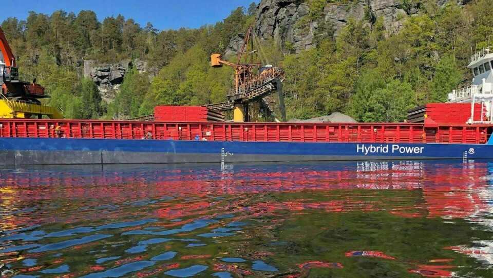 The Kryssholm is one of the world's first hybrid power bulk carriers. Photo: Bio Feeder AS.
