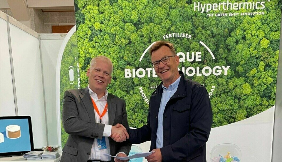 Hyperthermics chief executive Erlend Haugsbø, left, and  Hofseth project director Knut Eilert Røsvik shake hands on the agreement at the recent BlueFish trade fair in Ålesund, Norway.